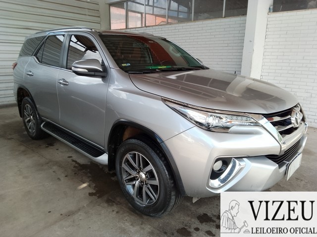 TOYOTA Hilux SW4 2.8 16V 4P SRX 4X4 TURBO DIESEL AUTOMÁTICO 2016